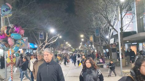 Compras de última hora en el centro sanjuanino.
