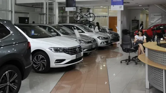 Una puerta abierta para congelar cuotas a autos