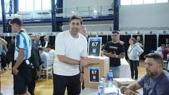 Milito manda en la Academia