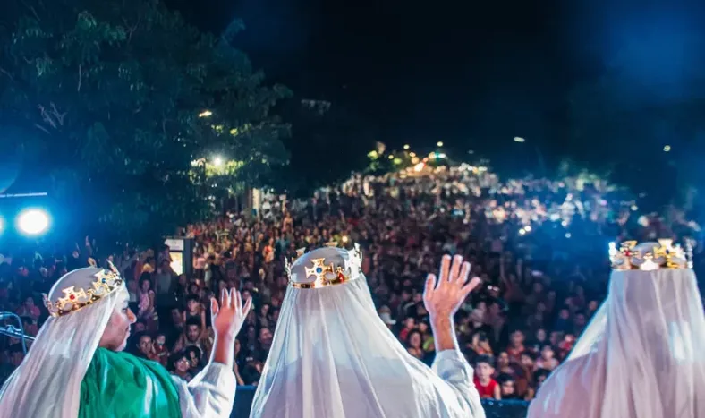 En Rawson una multitud recibió a los reyes magos