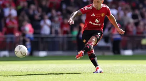 Ganador. Lisandro Martínez cumplió con lo suyo en una nueva edición del clásico de Manchester.