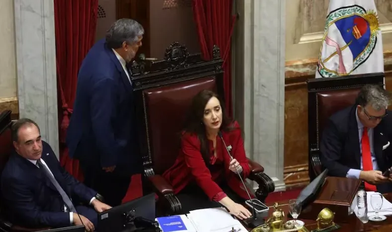 RÁPIDAMENTE. Villarruel levantó la sesión tras el cachetazo por Ficha Limpia.