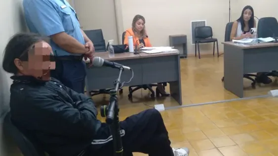 EL PINTOR  sospechado (izquierda), dijo que su pareja sufrió una crisis, se autolastimó y lo atacó, sin que él le hiciera nada.