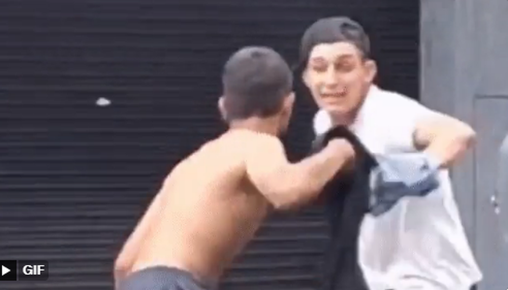 [VIDEO] Violenta pelea con cuchillos en un barrio porteño