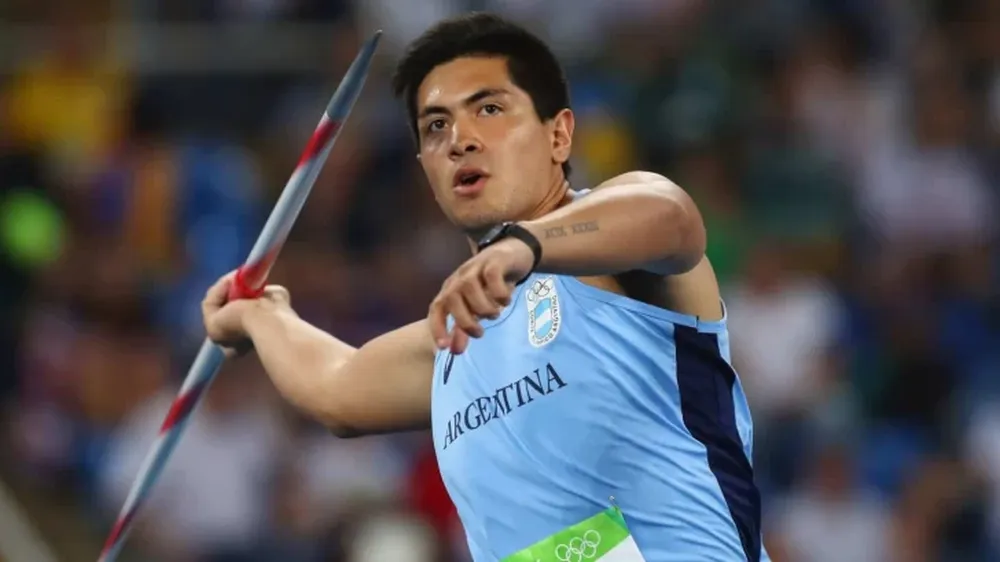 El joven de origen humilde que logró meterse entre los más grandes del atletismo