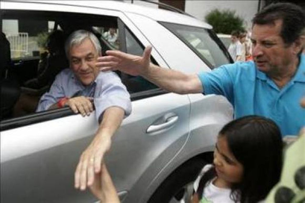 Piñera supera a Frei por más de 5 puntos