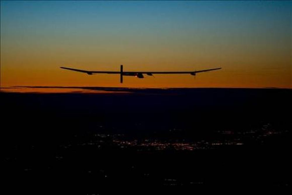 Aterrizó el avión solar
