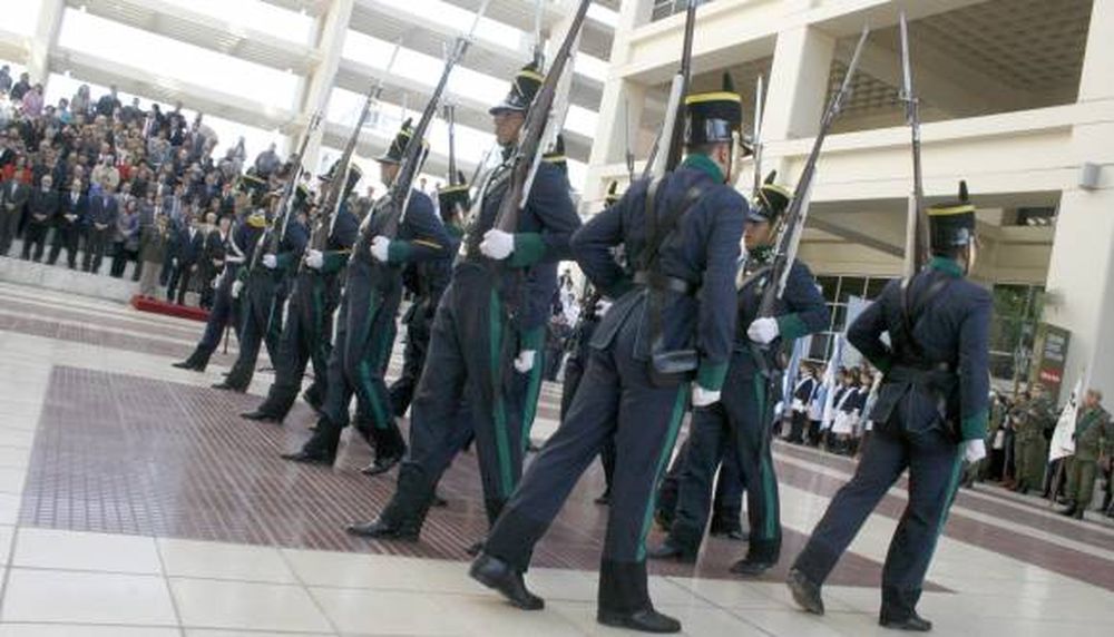 Los soldados asombraron con música y coreografías