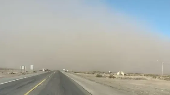 Las fotos y videos de la llegada del viento Sur que oscureció la ciudad