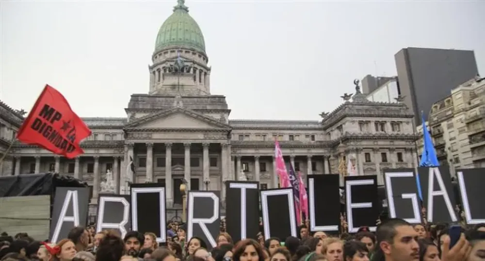 El proyecto de legalización del aborto ya tiene fecha de llegada al recinto: 13 de junio