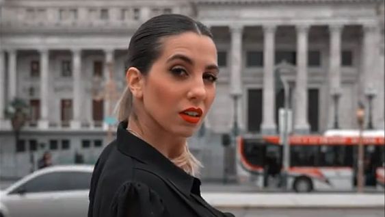 Cinthia Fernández, sobre la venta de sus fotos  desnuda: “Necesito la guita”