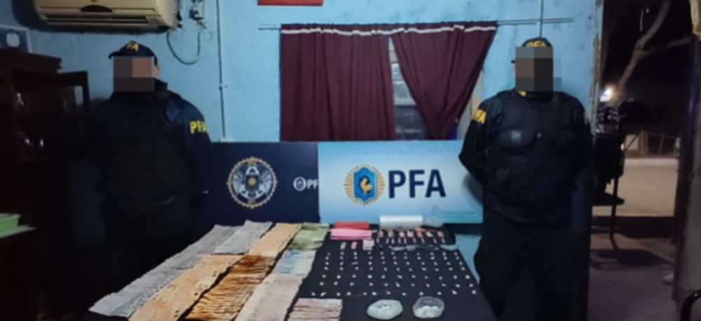 La Policía Federal desbarató un punto de venta de drogas en Santa Lucía.