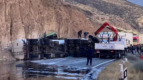 Murió un conductor en el choque de 2 camiones y cerraron el Paso Cristo Redentor