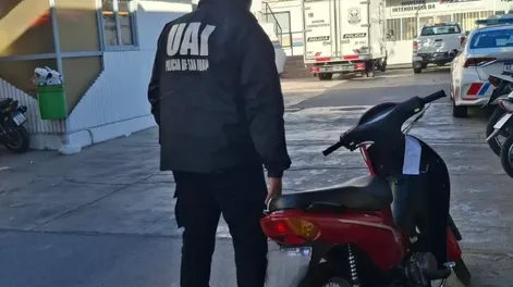 Golpearon a un hombre para robarle en Santa Lucía