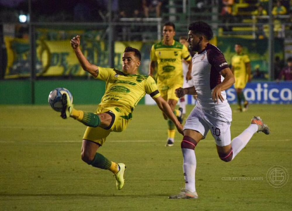 Lanús cayó ante Defensa y dejó escapar la chance de ser único puntero