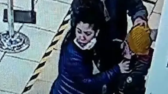 La historia detrás del video del encargado que le tiró alcohol en los ojos a una niña