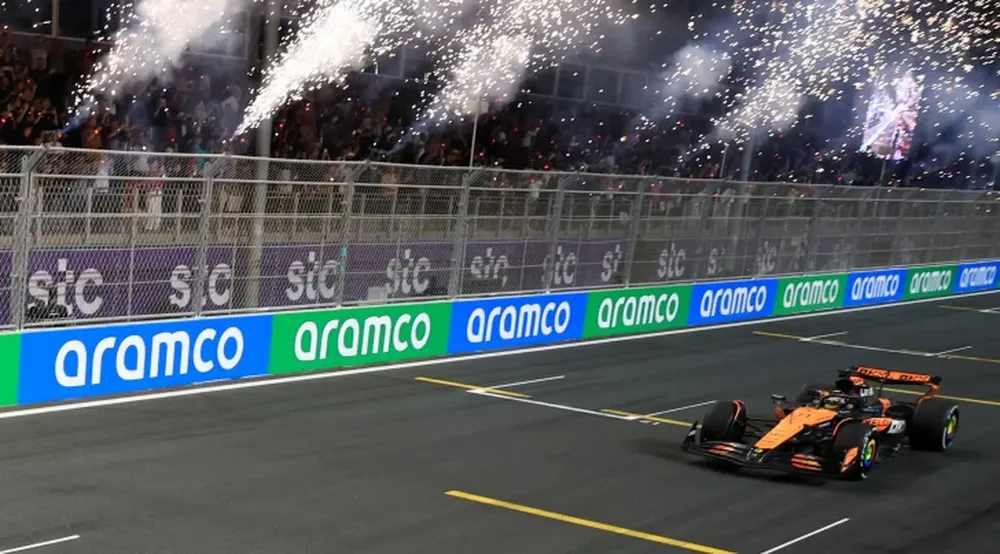 El australiano se impuso de manera indiscutida y pasó al frente en el Mundial de conctores.