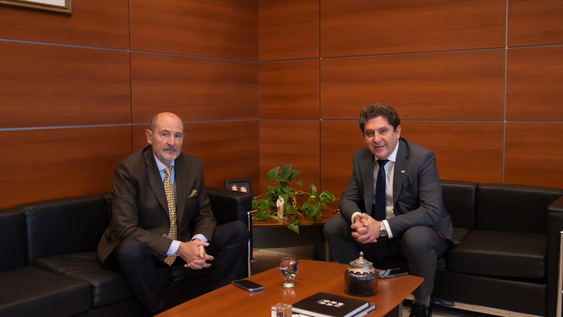 El ministro de Producción de Mendoza, Rodolfo Vargas Arizu, junto al ministro de Producción de San Juan, Gustavo Fernández.