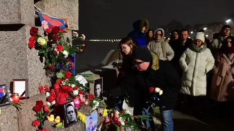 Rusia: más de 100 detenidos en concentraciones para homenajear a Navalny