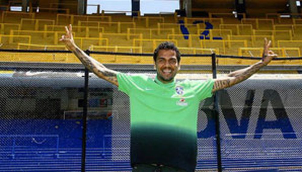 Dani Alves visitó La Bombonera: “Les presento al templo del fútbol”