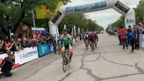 El sanjuanino Leo Cobarrubia ganó la segunda etapa y es líder de la Vuelta a Mendoza
