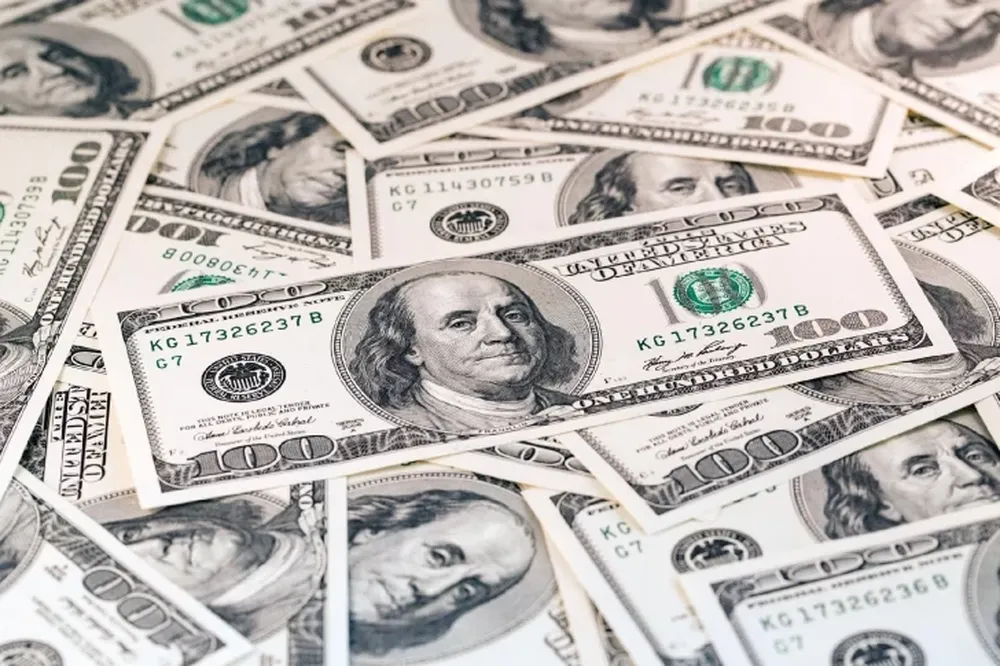El dólar CCL registró su valor más bajo en dos meses: $105,49