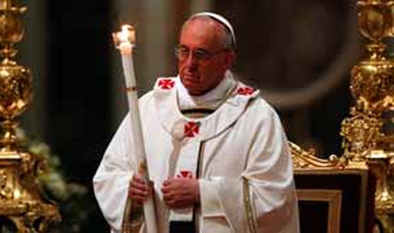 Francisco, en su primera Vigilia Pascual: “No perdamos la confianza ante las dificultades”