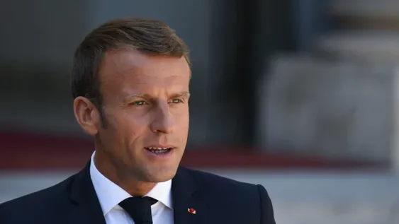 Tras el brote, renuncia en bloque el gobierno de Francia y Macron prepara la reorganización