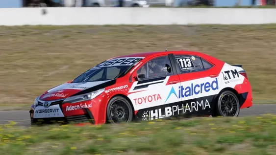 Un piloto de la Clase 3 le tiró flores a El Villicum en la previa de la llegada del TN