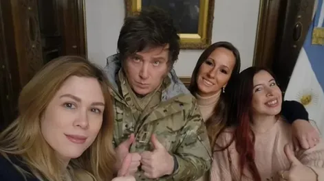 De fajina. El Presidente se puso la indumentaria camuflada del Ejército.