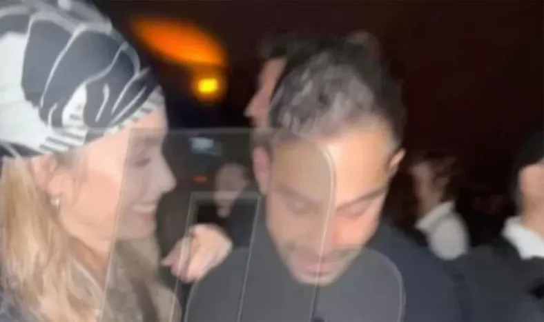 Chechu Bonelli estaría iniciando un apasionado romance con un famoso conductor: las imágenes en un boliche porteño