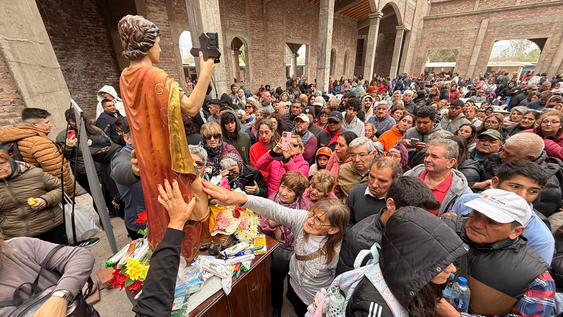 [galeria de fotos] entre la devocion y la fe: las mejores postales de la procesion de san expedito