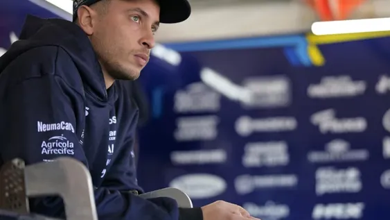 Tobías larga en la cuarta fila