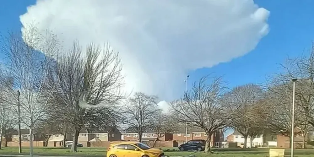 Una extraña nube con forma de hongo provocó temor en Reino Unido