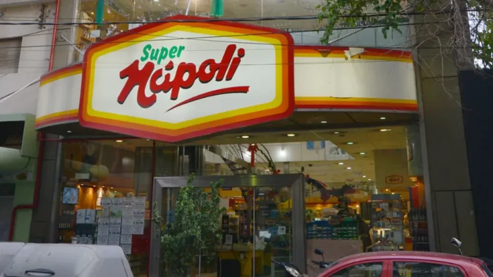 Fue a un reconocido supermercado y pagó $1.600 en caja, pero llevaba más cosas en la mochila