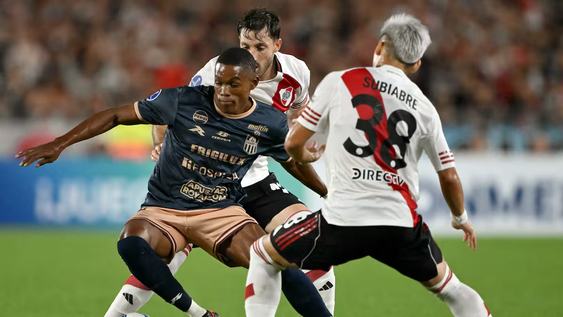 River Plate se impone en la Copa Sudamericana con gol de Sebastián Driussi en el segundo tiempo.