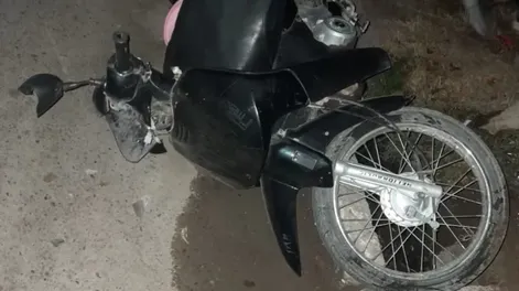 Se estrelló contra un árbol y creen que se fracturó las costillas; ¿su compañero huyó del lugar por estar alcoholizados?