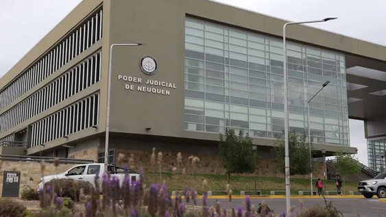 La víctima, de 54 años, radicó la denuncia de abuso sexual por escrito tras una traqueotomía. La Justicia ya investiga el caso.