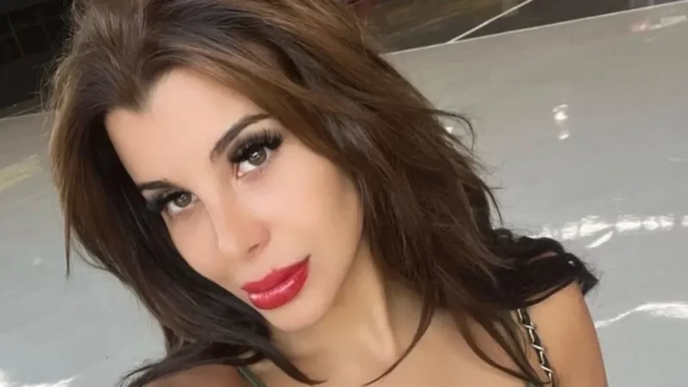 Charlotte Caniggia y un primer plano letal de su bikini hilo dental