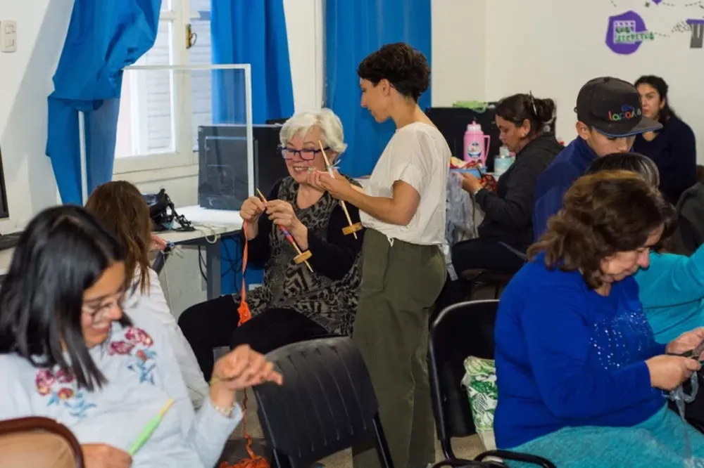 Glencore Pachón impulsa el espíritu emprendedor y la sostenibilidad con un taller de hilado en Calingasta