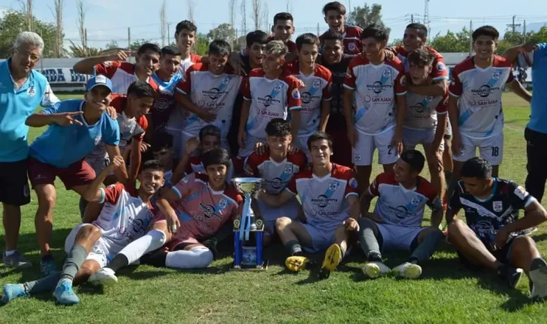 Alianza superó a Peñarol en los penales y festejó en Cuarta
