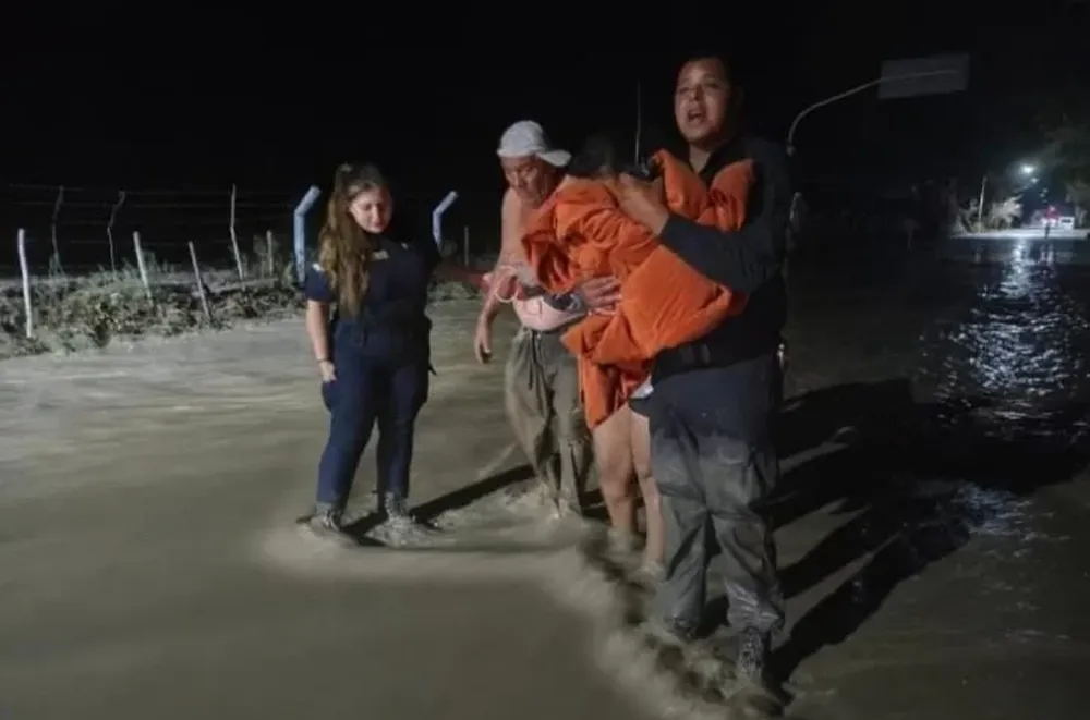 Rescataron y evacuaron a 52 personas tras la creciente en Zonda