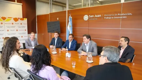 La provincia puso en marcha recientemente un proyecto para capacitar personas de más de 50 años en IA. Ahora se enfocarán en las empresas. La provincia puso en marcha recientemente un proyecto para capacitar personas de más de 50 años en IA. Ahora se enfocarán en las empresas.