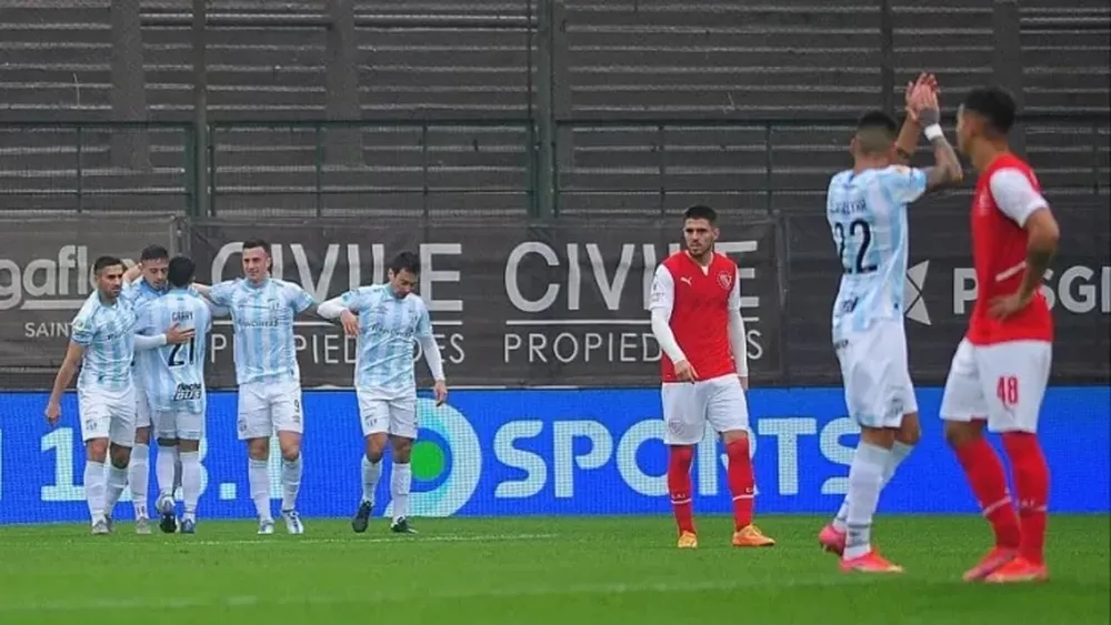 Atlético Tucumán derrotó a Independiente y quedó como único puntero