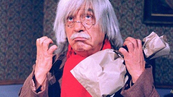 [VIDEO] Las redes acusan al personaje del Doctor Chapatín de alentar la pedofilia