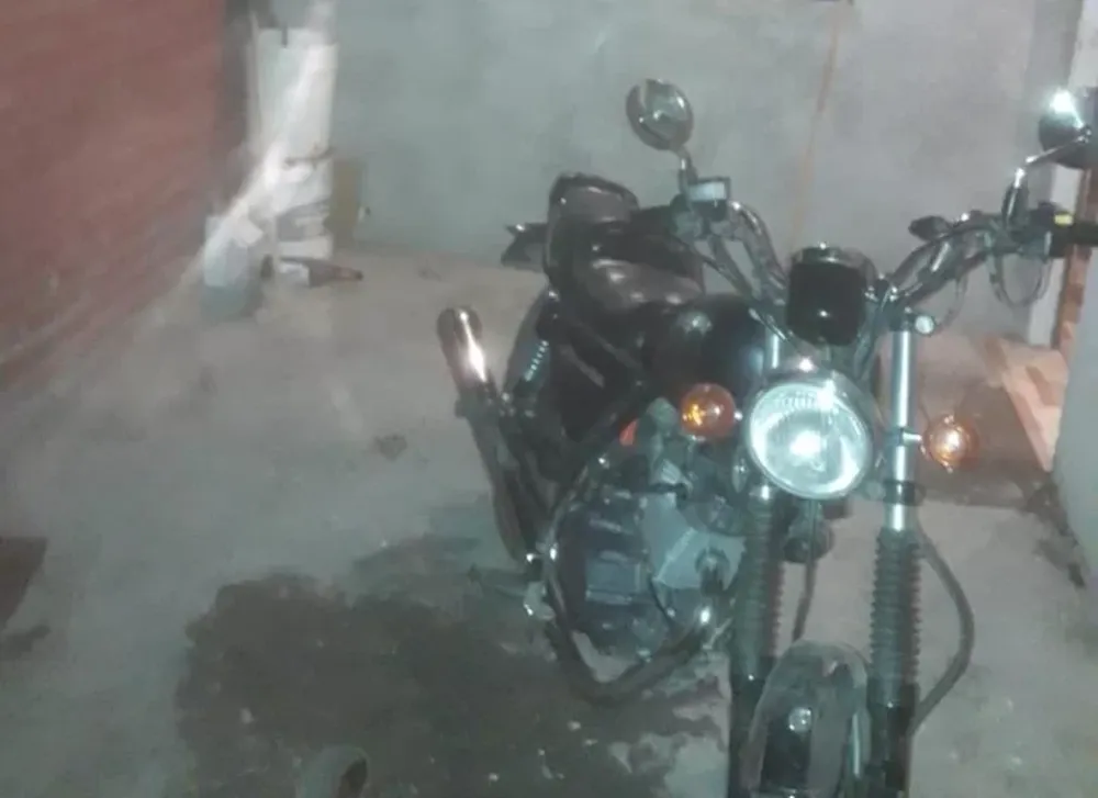 Un hombre fue a la casa de su ex y le pegó a ella y a la pareja actual