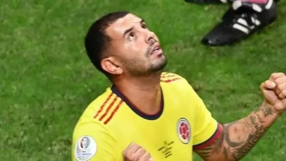 Cardona no volvió en el avión que envió Boca porque se fue de fiesta en Colombia