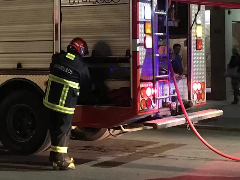 Salió de su casa y cuando regresó la encontró destruida por un incendio