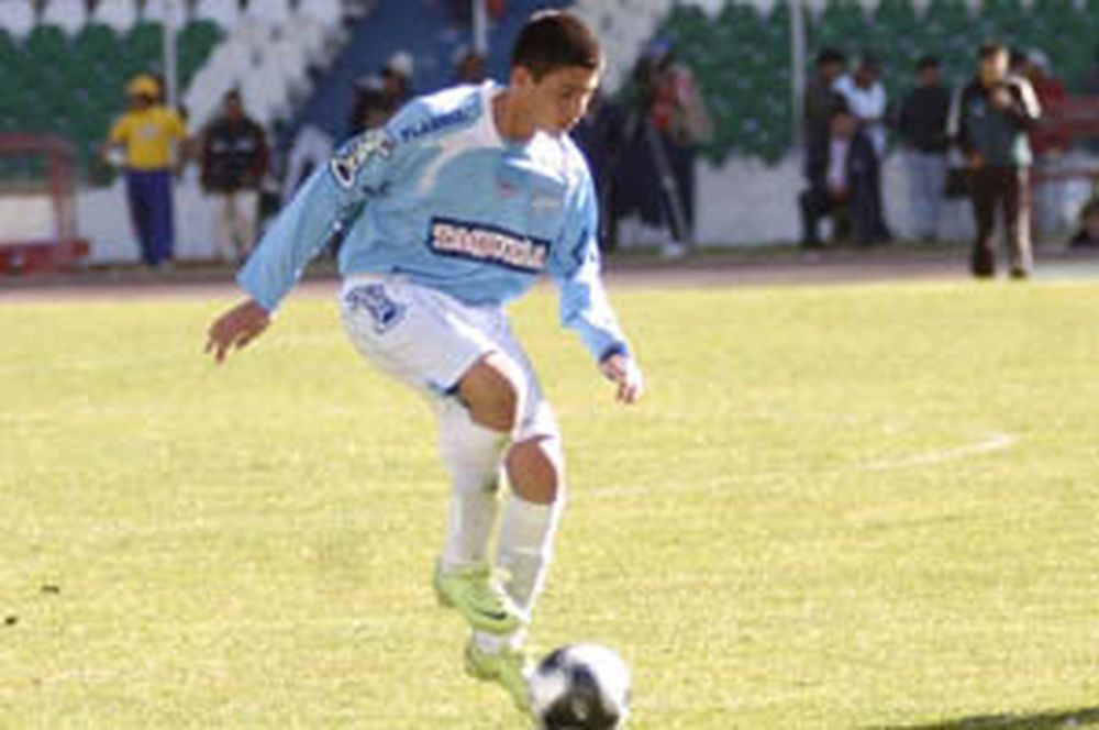 Un niño de 12 años debutó en el fútbol de primera división