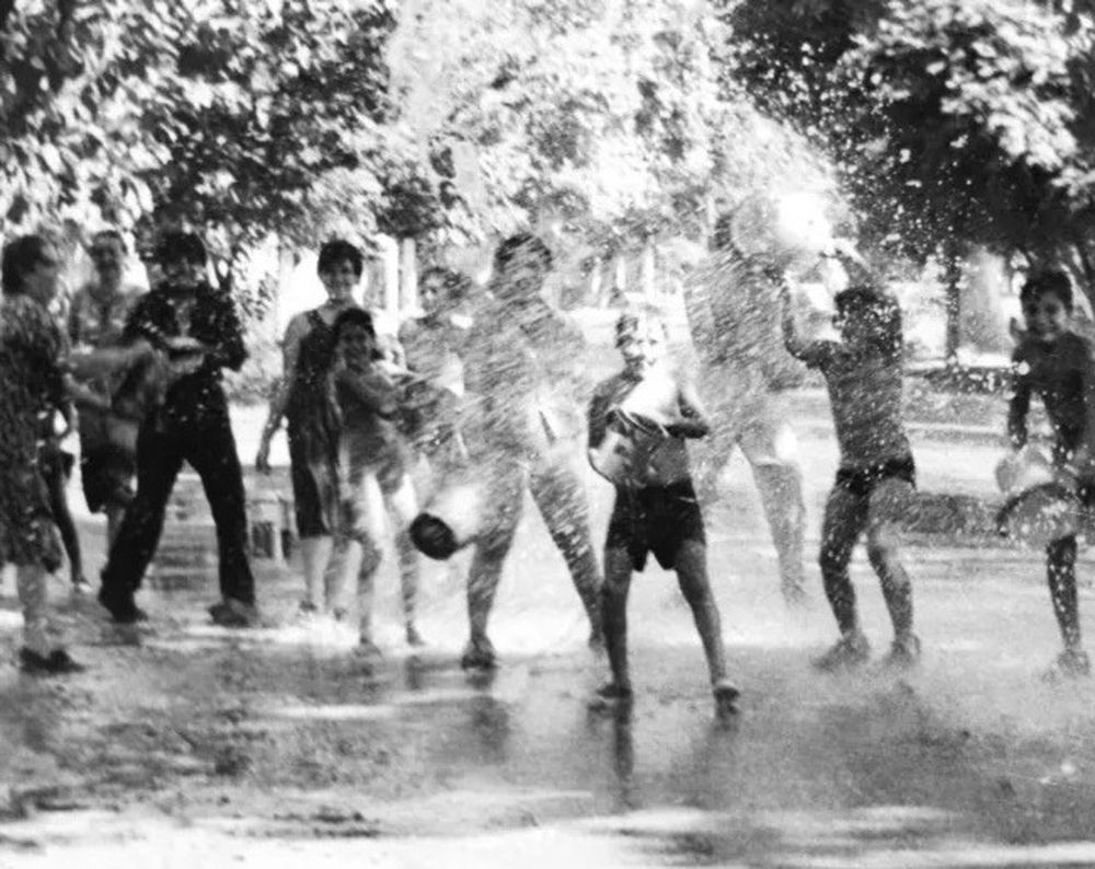 Tradición. La chaya libre con agua perfumada con albahaca, un ritual que volverá a la Ciudad con la recuperación de los carnavales tradicionales.